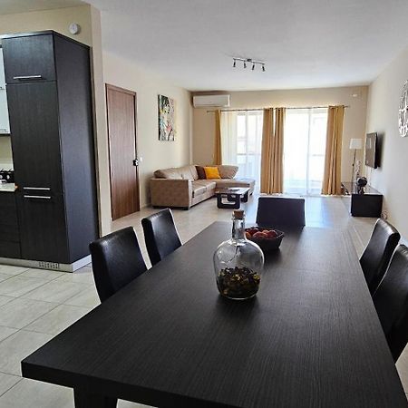 Large Apartment In Marsascala. Sleeps 6 Marsaskala Exteriör bild
