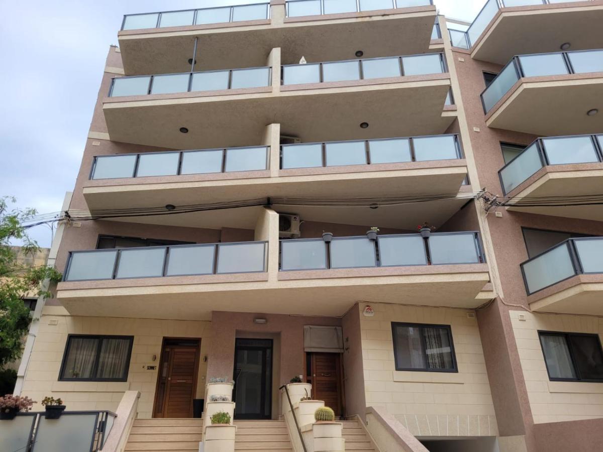 Large Apartment In Marsascala. Sleeps 6 Marsaskala Exteriör bild
