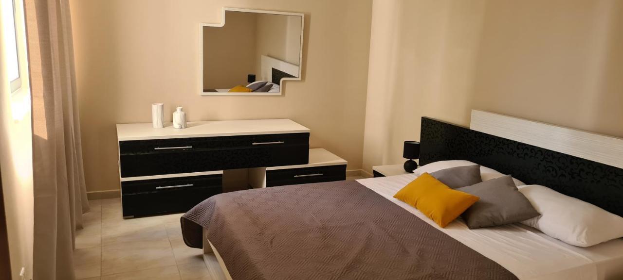 Large Apartment In Marsascala. Sleeps 6 Marsaskala Exteriör bild